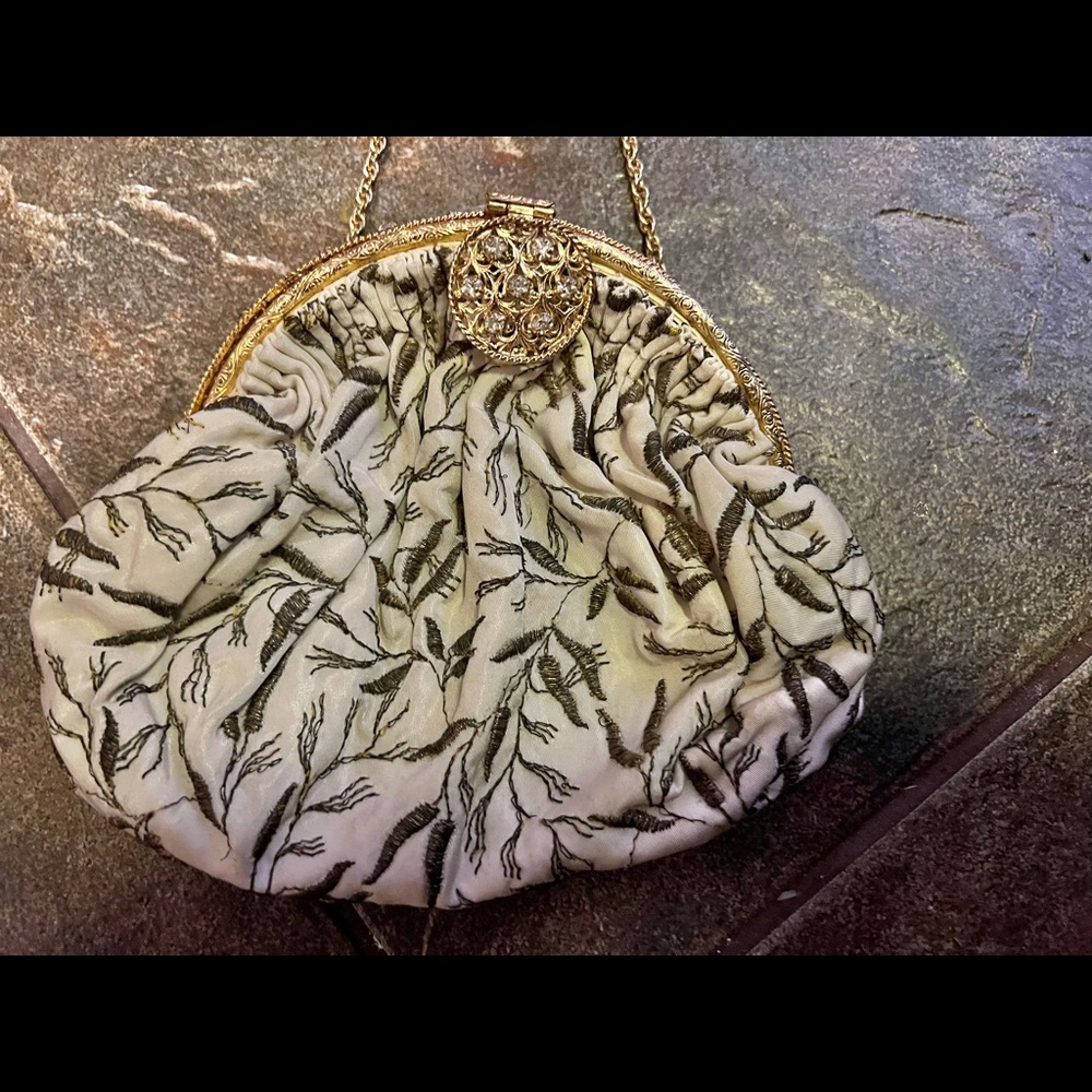 Vintage beige floral formal clutch with chain handle with crystal accents - Picture 2 of 6